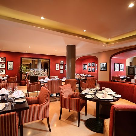 Jaz Aquamarine Resort Hurghada Esterno foto The interior of the restaurant