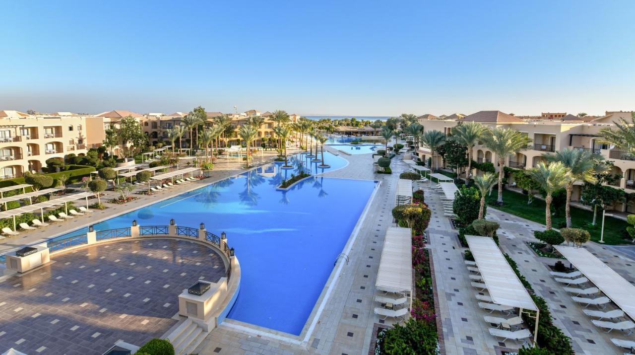 Jaz Aquamarine Resort Hurghada Esterno foto The pool at the St. Regis