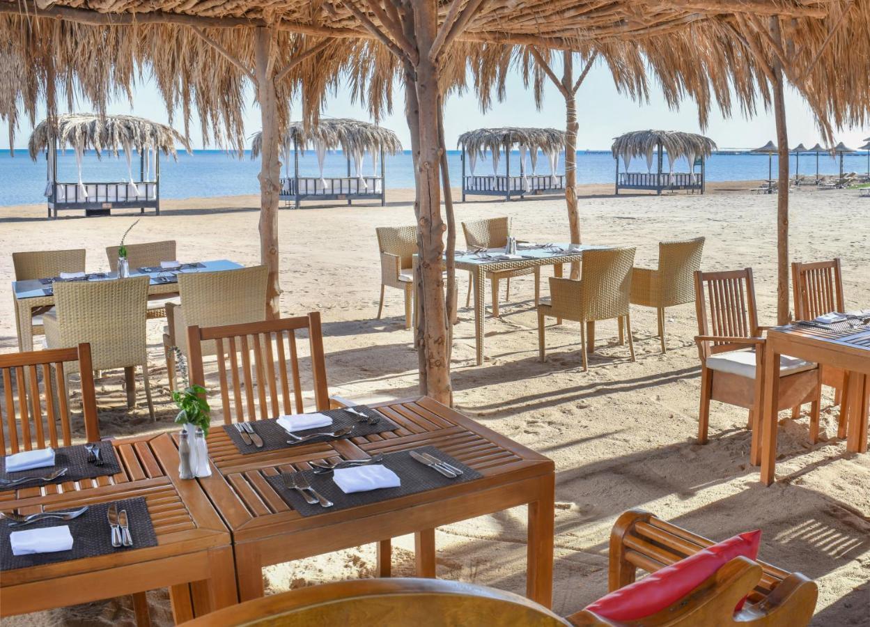 Jaz Aquamarine Resort Hurghada Esterno foto Beach restaurant