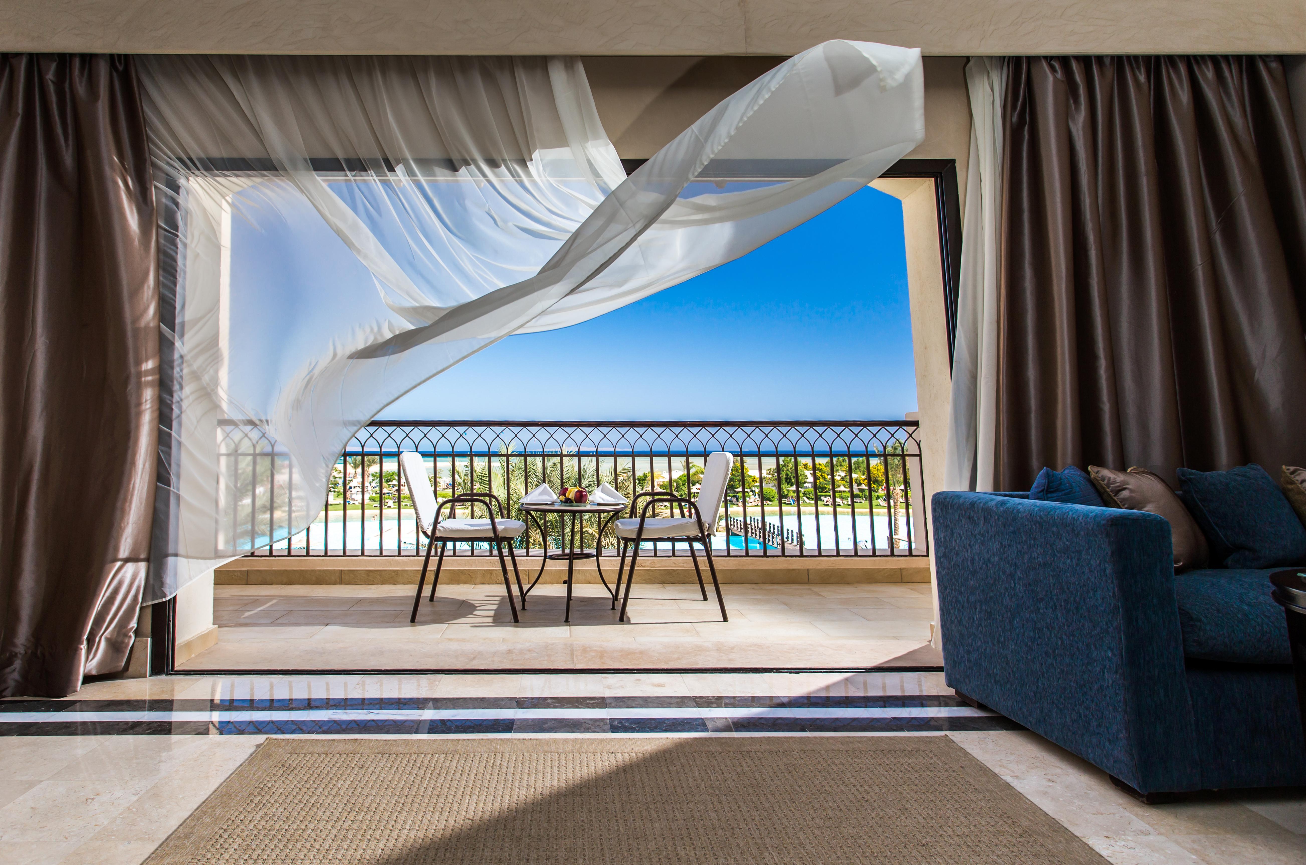 Jaz Aquamarine Resort Hurghada Esterno foto A room at the hotel