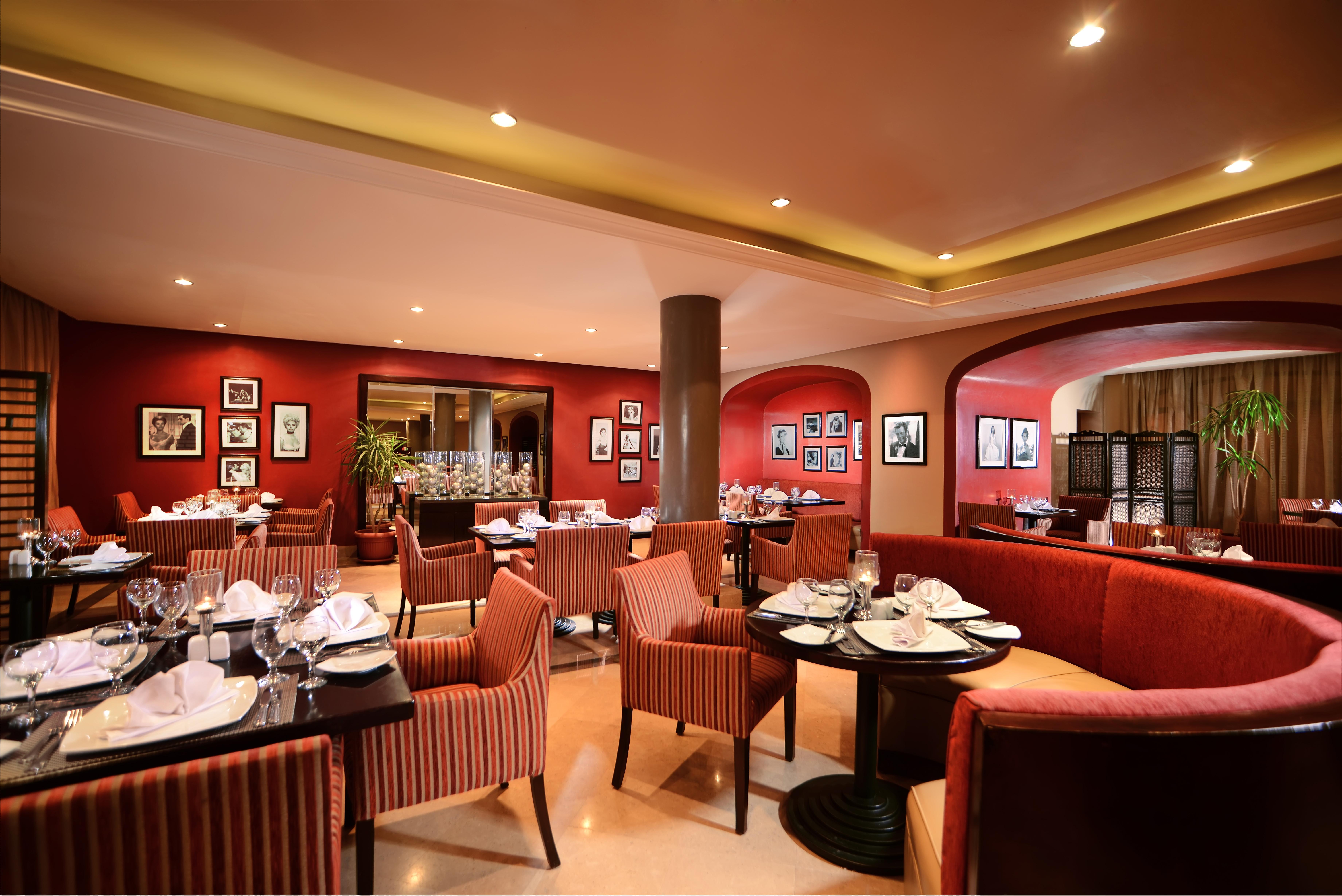 Jaz Aquamarine Resort Hurghada Esterno foto The interior of the restaurant