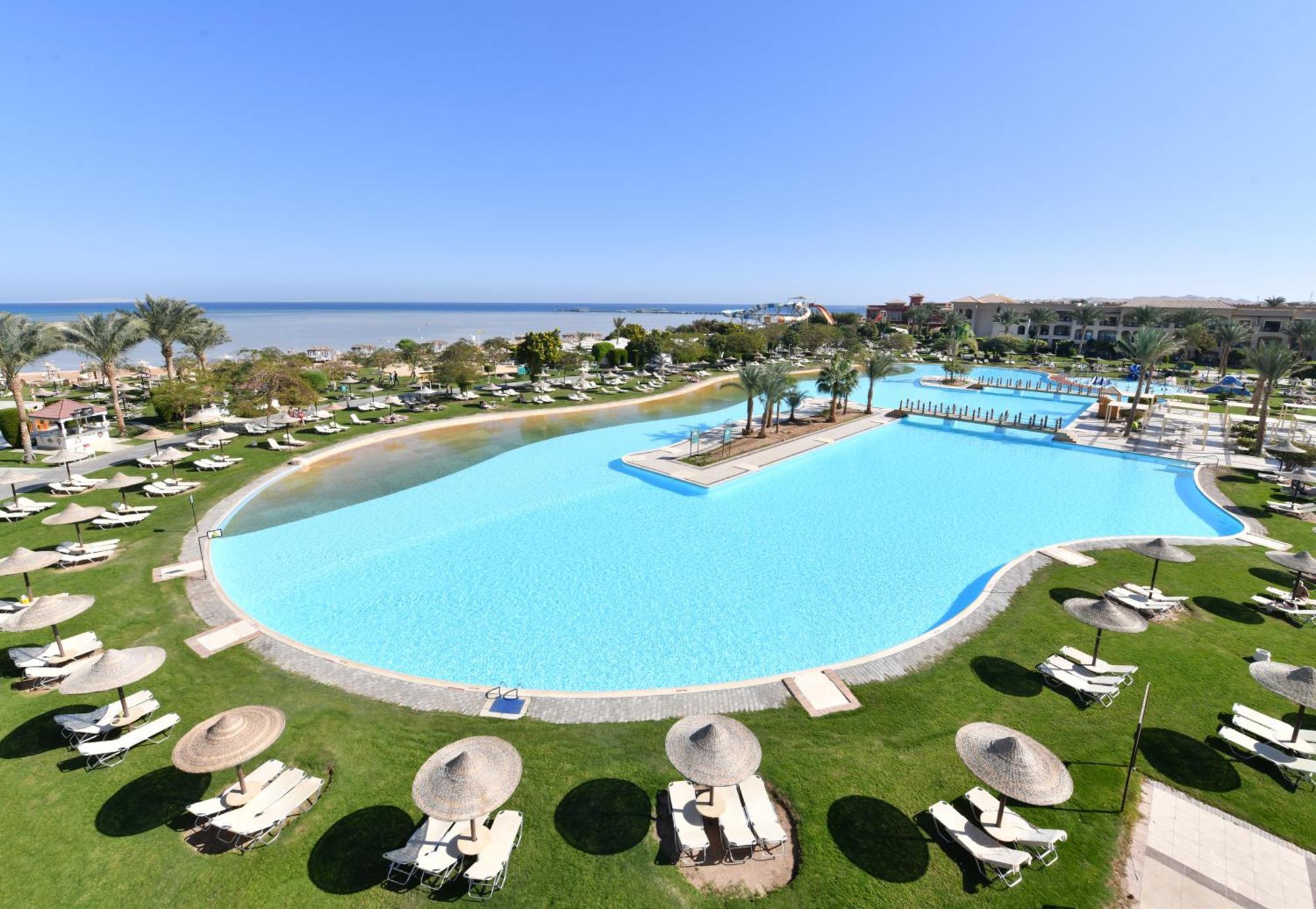 Jaz Aquamarine Resort Hurghada Esterno foto Pool at the Grand Resort