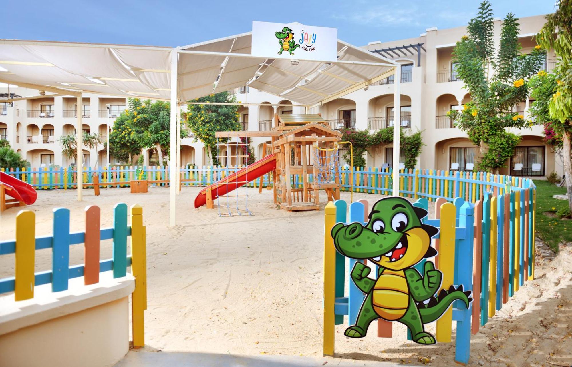 Jaz Aquamarine Resort Hurghada Esterno foto The school's playground